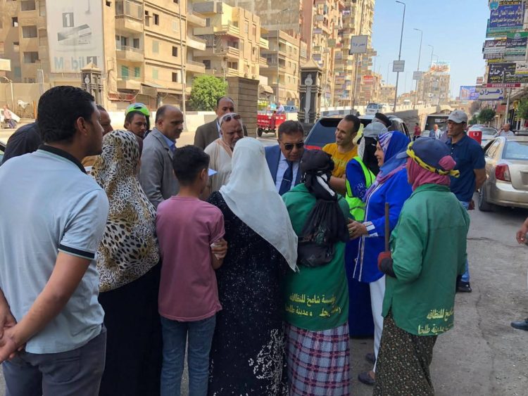 محافظ الدقهلية يتفقد طلخا ويوجه بحصر الباعة الجائلين