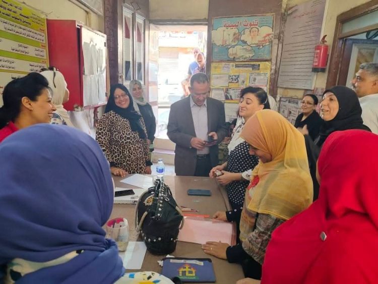 محافظ أسيوط يؤكد أهمية استخدام أساليب تعليمية تفاعلية