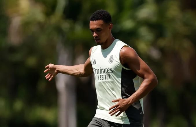 إصابة أرنولد تربك استعدادات ريال مدريد للموسم الجديد مبكرًا