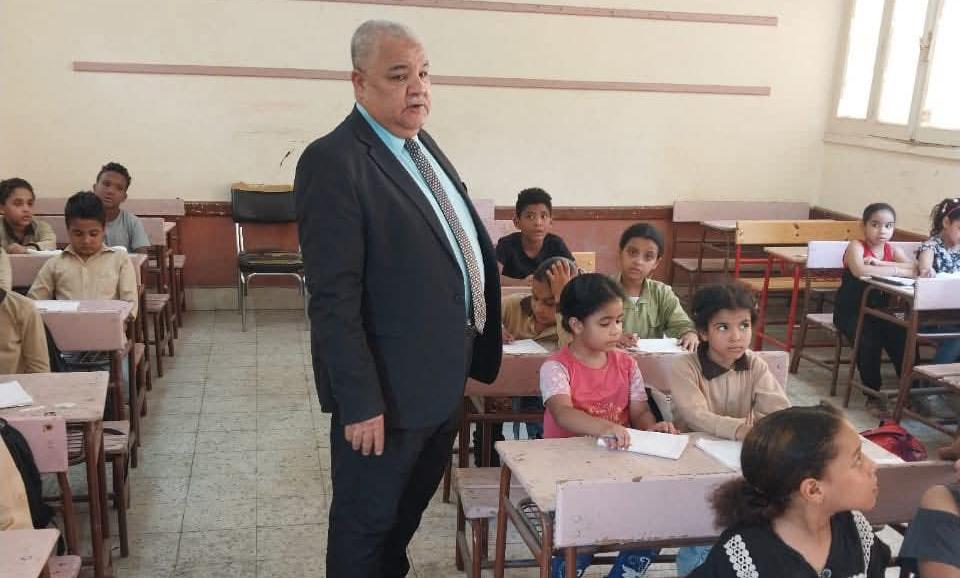 وكيل وزارة التربية والتعليم بالأقصر يجري جولة تفقدية بالمدارس الإبتدائية