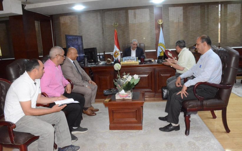 محافظ الغربية يبحث مع جهاز الخدمة الوطنية تسريع مشروعات المحلة الكبرى