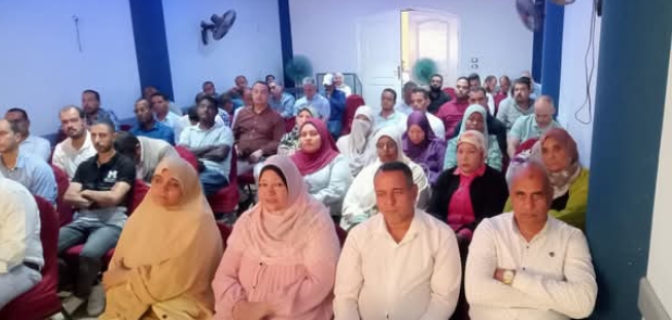 نقابة المعلمين بالبحر الأحمر تنظم دورة صناع القرار بالتعاون مع أكاديمية ناصر