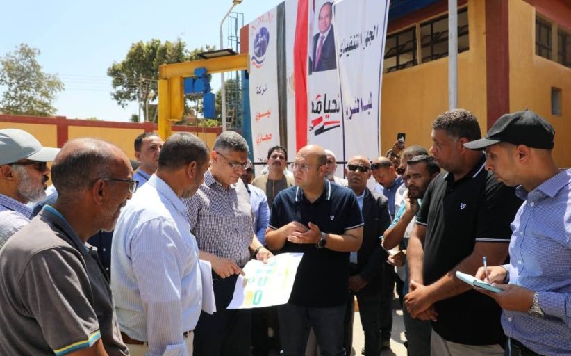 محافظ الجيزة يطلق التشغيل التجريبي لثلاث محطات صرف صحي ومياه شرب بالصف