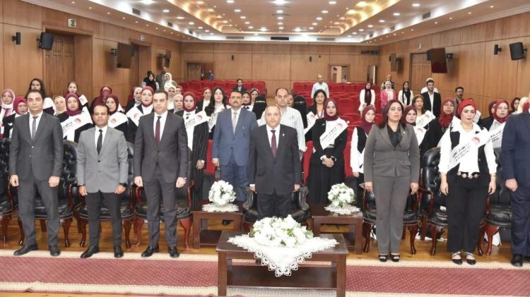 محافظ بورسعيد يشهد حفل تخريج الدفعة الثالثة من برنامج المرأة تقود
