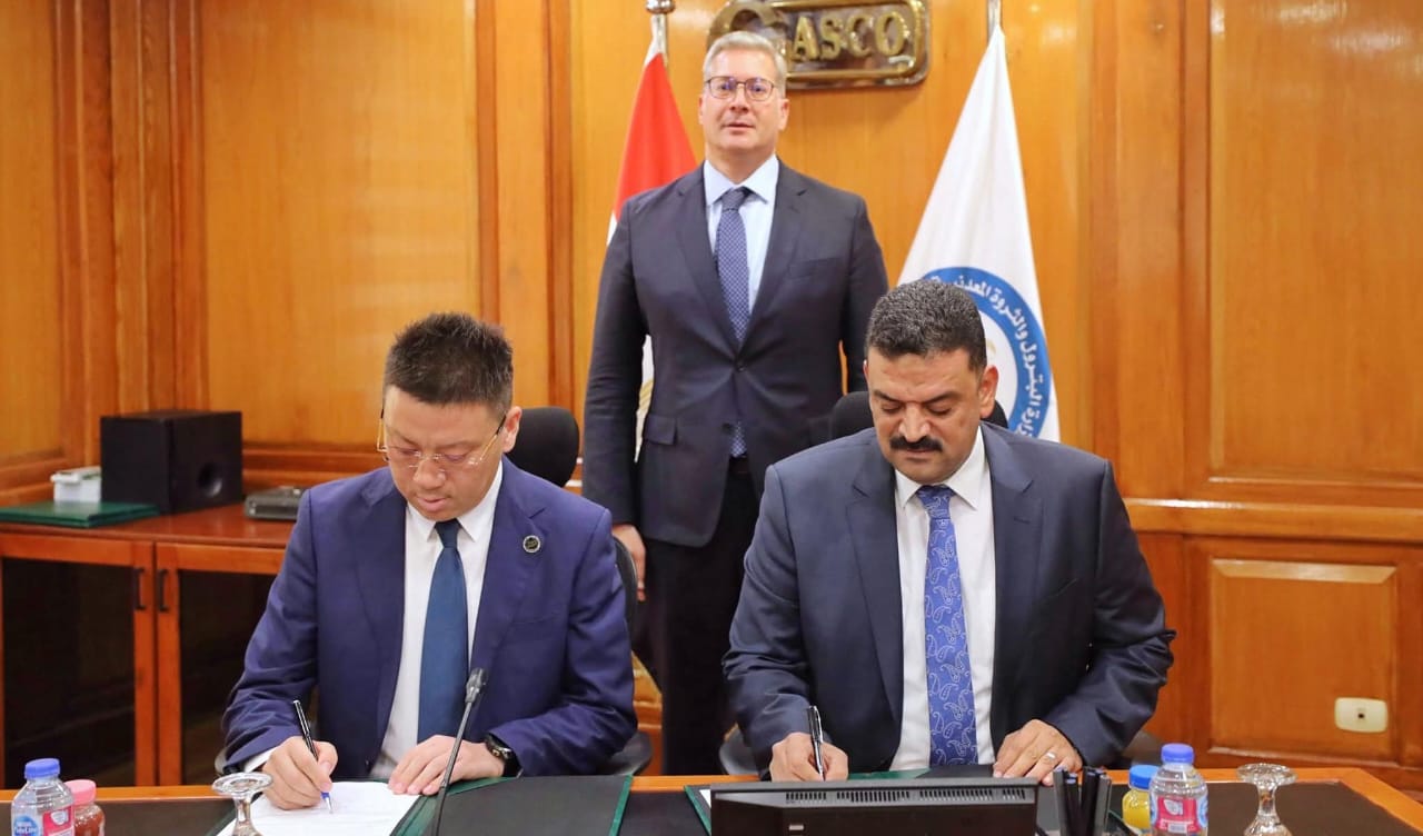 وزير البترول يشهد توقيع مذكرة تفاهم بين هيئة الثروة المعدنية وشركة آسيا بوتاش الصينية