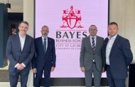 معهد الخدمات المالية يوقع مذكرة تفاهم مع كلية Bayes للأعمال بلندن
