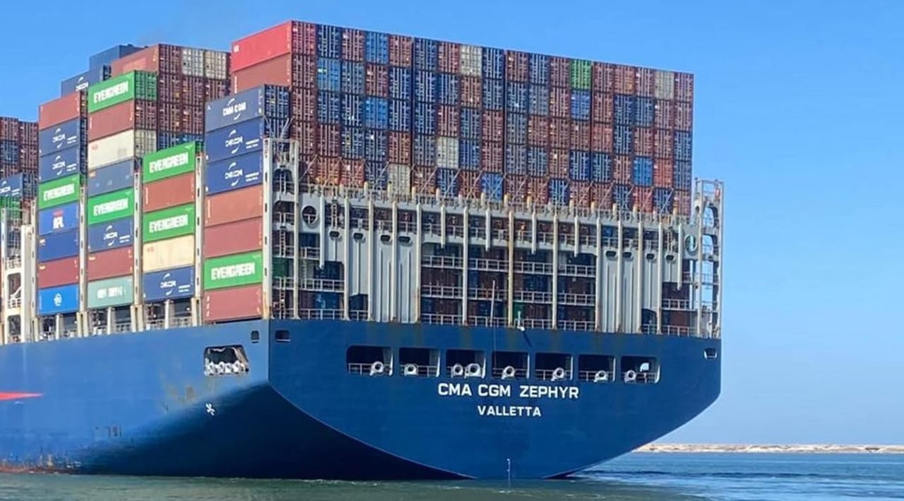 قناة السويس تشهد عبور سفينة الحاويات CMA CGM ZEPHYR بعد إقرار حوافز وتخفيضات جاذبة