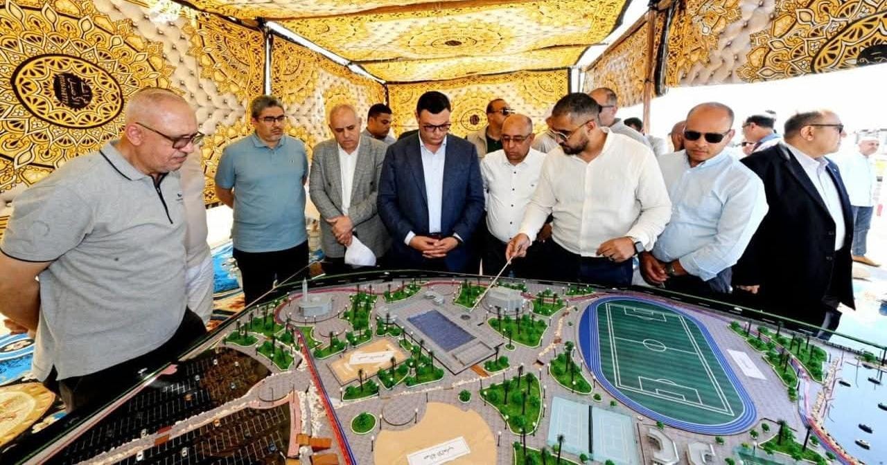 وزير الإسكان يتفقد وحدات المبادرة الرئاسية ومحطة مياه بمدينة أكتوبر الجديدة