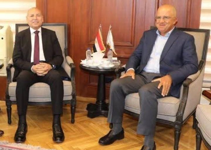 محافظ القاهرة يبحث مع اتحاد الصناعات دعم الاستثمار الصناعي