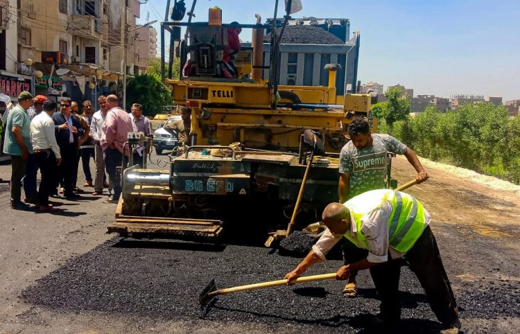 محافظة سوهاج تواصل تطوير الطرق بطهطا ضمن خطة الرصف الشاملة
