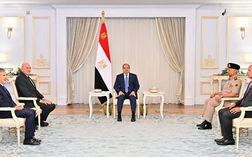 الرئيس السيسي يبحث مع وزير الدفاع الإيطالي سبل تعزيز التعاون بين البلدين