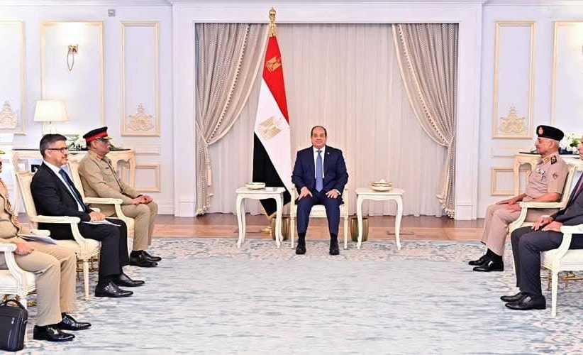 مصر وباكستان الإسلامية يبحثان سبل تعزيز التعاون في المجالات العسكرية والأمنية
