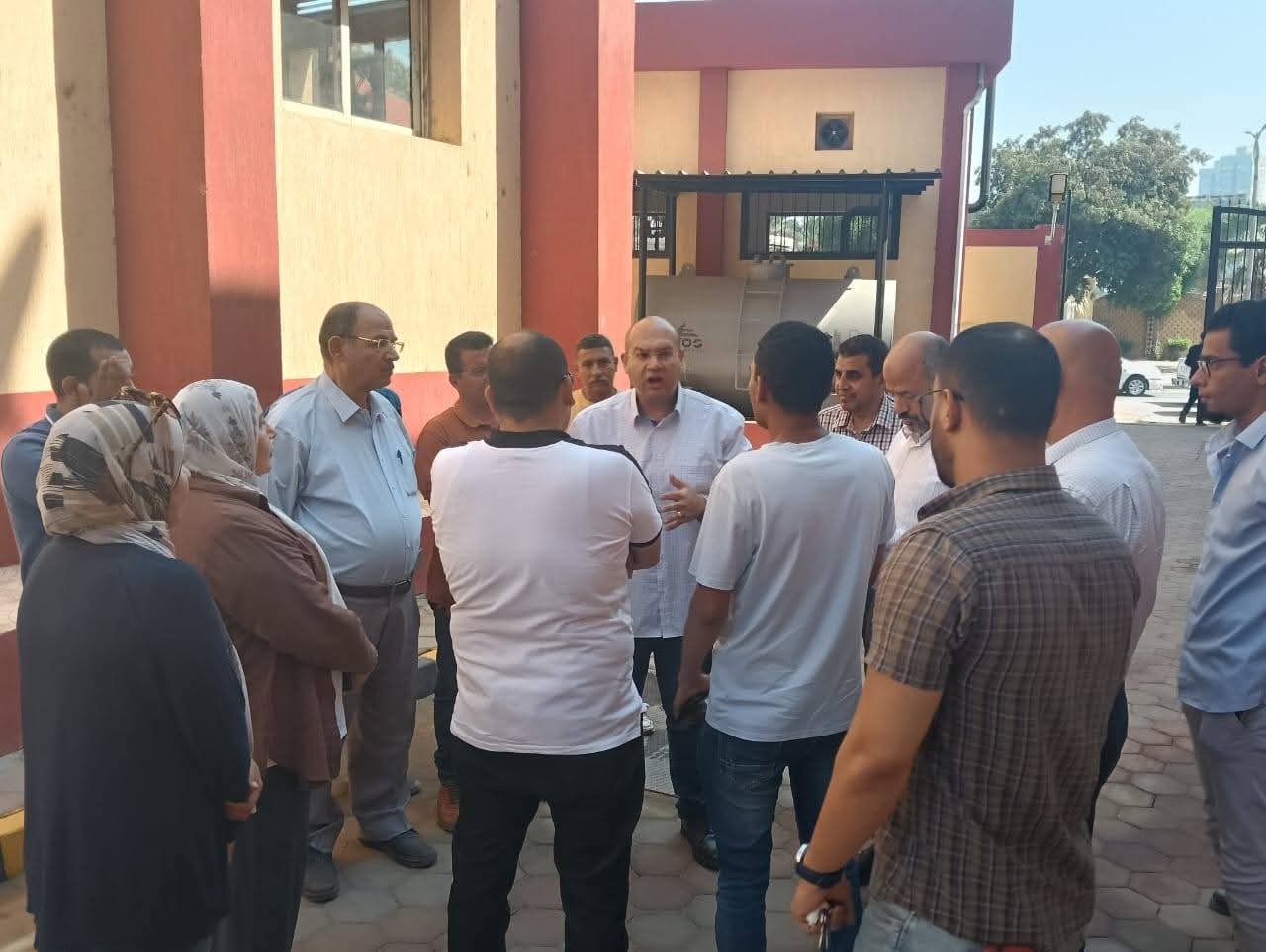 نائب محافظ الجيزة يتابع مشروعات الصرف والنظافة بقرى أبو النمرس