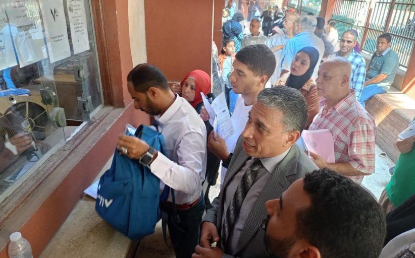 تعليم الجيزة يتابع الشباك الواحد ويشدد على خدمة المواطنين