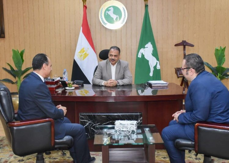 محافظ الشرقية يؤكد دعمه للمنظومة الصحية ويستقبل وكيل الصحة