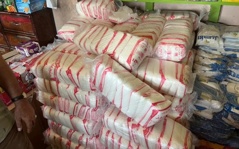 ضبط مصنع غير مرخص لتعبئة السكر والكشف عن عجز 25 طن بطهطا