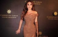 إليسا تخطف الأنظار بعفويتها وبفستانها ورقصتها الغريبة على المسرح