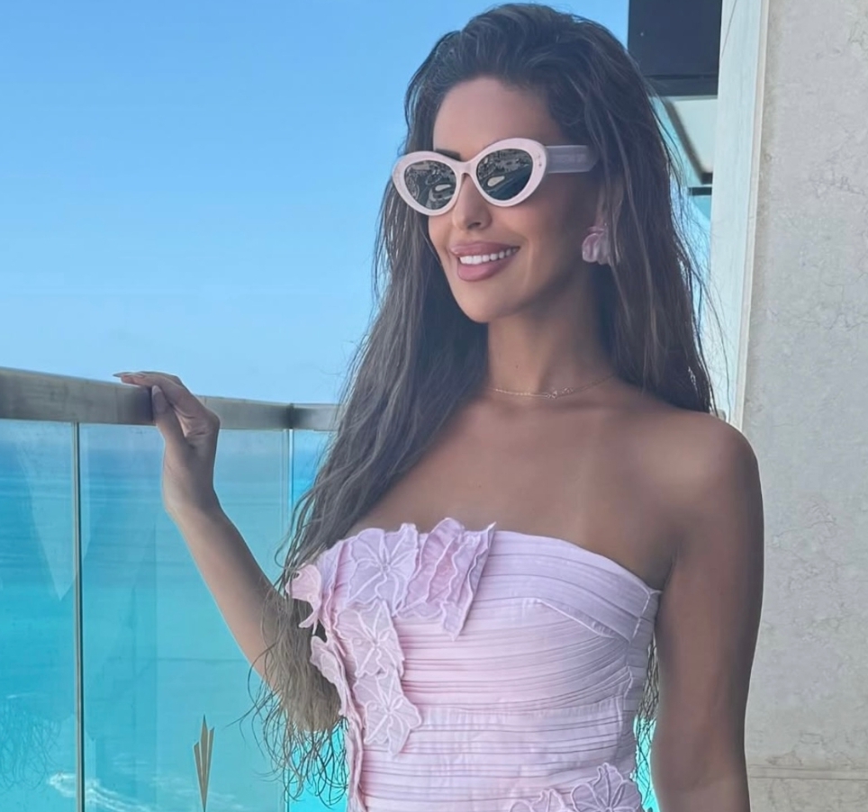 مي سليم تتألق وتخطف الأنظار بإطلالة مميزة بمواقع تبادل الصور