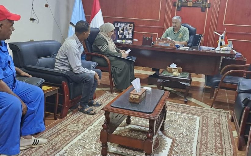 رئيس مدينة رأس غارب يناقش طلبات الأهالي في لقاء أسبوعي مباشر