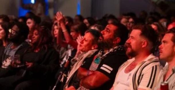 ليلة تضامن كاملة العدد.. معز مسعود ومسار إجباري في لندن من أجل فلسطين