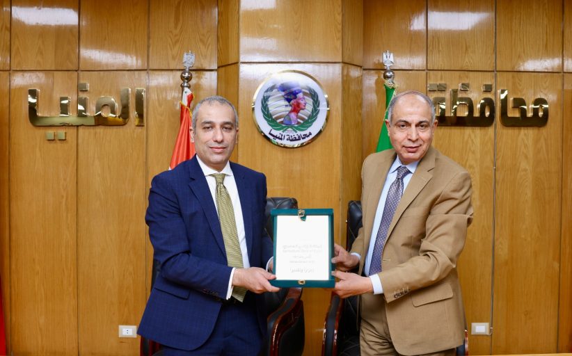 رئيس البنك الزراعي المصري ومحافظ المنيا يوقعان بروتوكول تعاون لتمويل المنتفعين بأراضي أملاك الدولة ويشهدان تسليم 130 سيارة ميكروباص لتوفير خدمة نقل آمنه لمواطني المحافظة