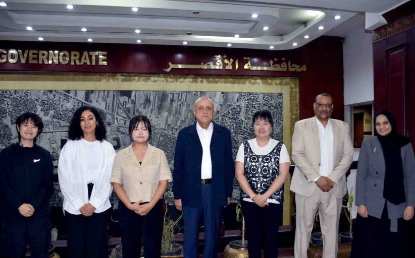 محافظ الأقصر يلتقي بوفد 