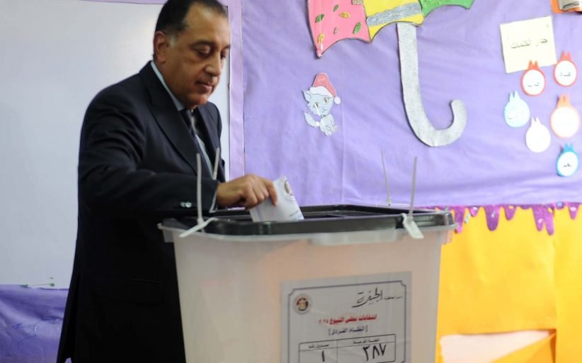 رئيس الوزراء يُدلي بصوته في انتخابات مجلس الشيوخ 2025