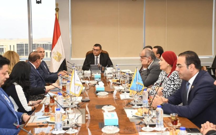 وزير الإسكان يلتقي وفداً من الجالية المصرية في الولايات المتحدة الأمريكية