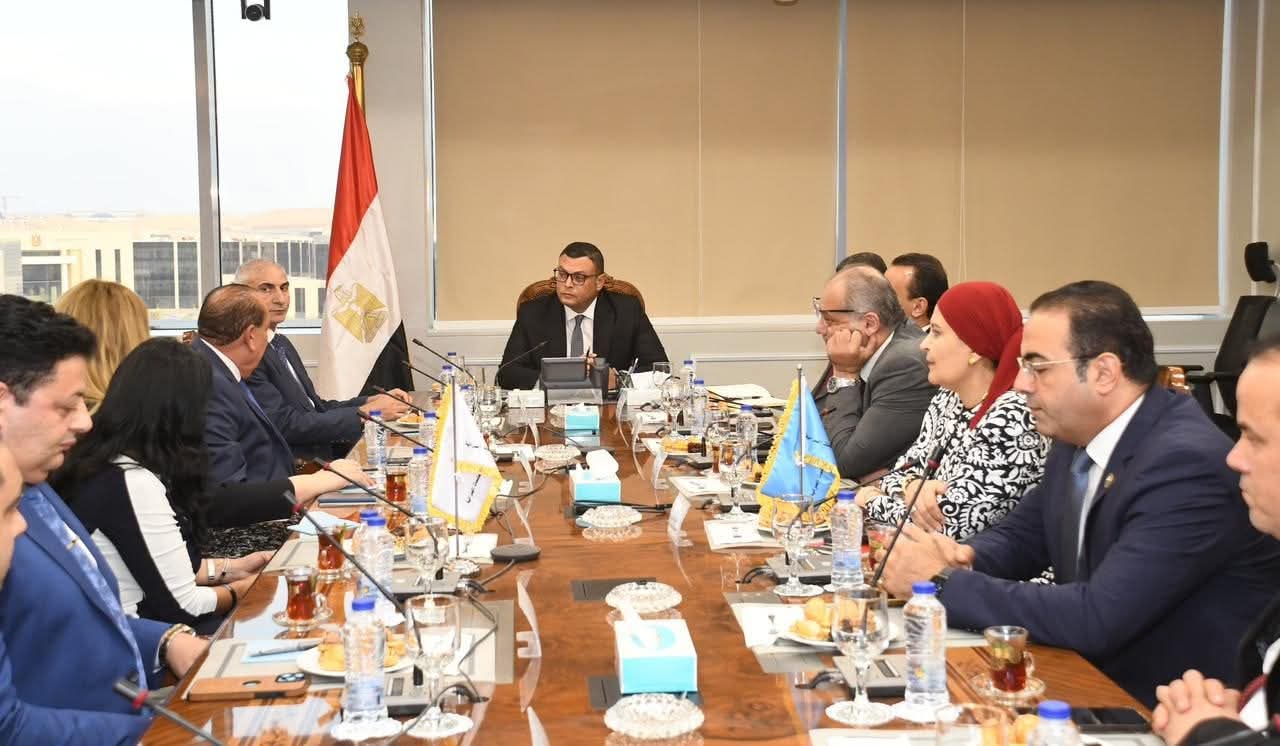وزير الإسكان يلتقي وفداً من الجالية المصرية في الولايات المتحدة الأمريكية
