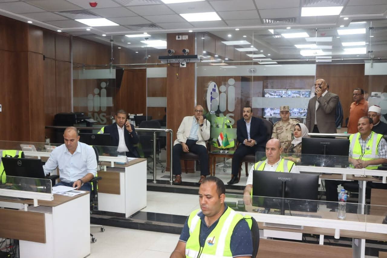 محافظ القليوبية يتابع سير العملية الانتخابية من داخل غرفة السيطرة 