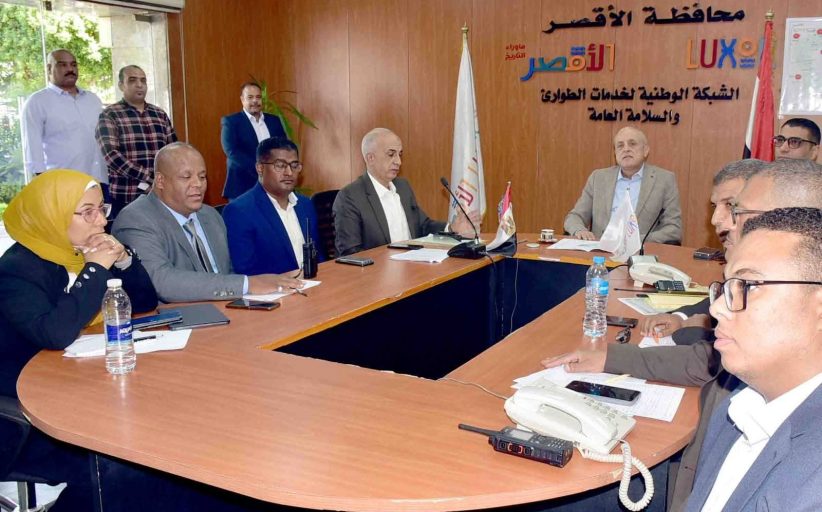 محافظ الأقصر يتفقد غرفة عمليات متابعة انتخابات مجلس الشيوخ