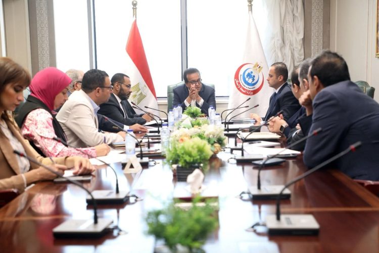 وزير الصحة والسكان يتابع توافر مخزون آمن الأدوية بجميع المنشآت الطبية