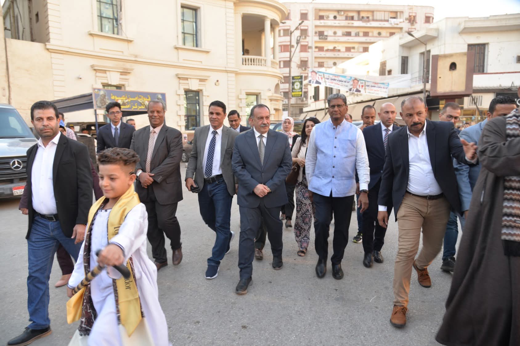 محافظ أسيوط والسفير الهندي يفتتحان المهرجان الثقافي الهندي