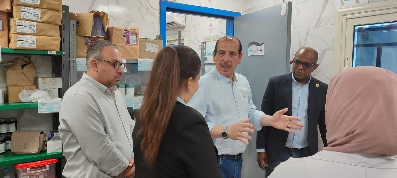نائب وزير الصحة يوجه بمجازاة المقصرين في إجراءات مكافحة العدوى بمستشفى السويس العام و العبور