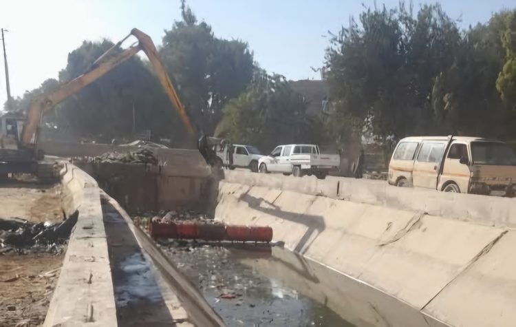 محافظ أسيوط يتابع تكثيف أعمال تطهير الترع والمجاري المائية