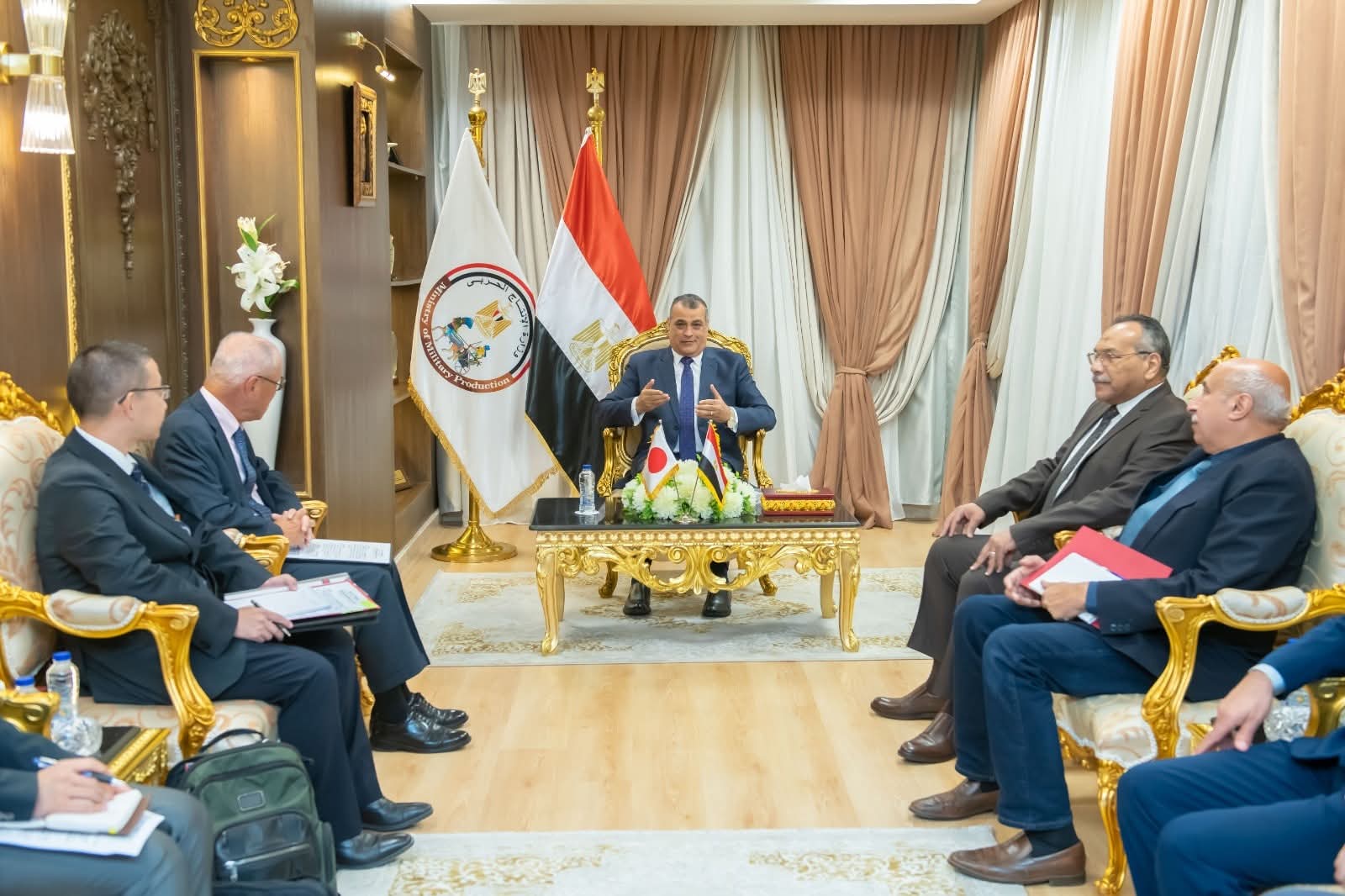 وزير الإنتاج الحربي يبحث مع السفير الياباني التوسع في مجالات التصنيع المختلفة