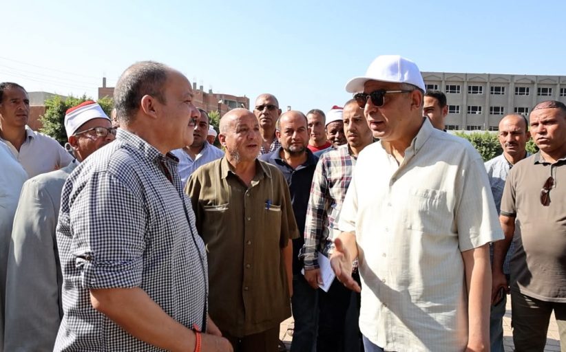 محافظ المنيا يؤكد على الالتزام بلوائح الأبنية التعليمية خلال جولته بمدرسة أشروبة 