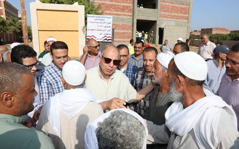 محافظ المنيا يوجه بصرف مساعدات عاجلة ويستجيب لمطالب المواطنين