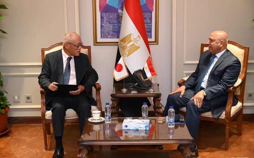 وزير الصناعة والنقل يستقبل السفير الياباني بالقاهرة لمتابعة الموقف التنفيذي