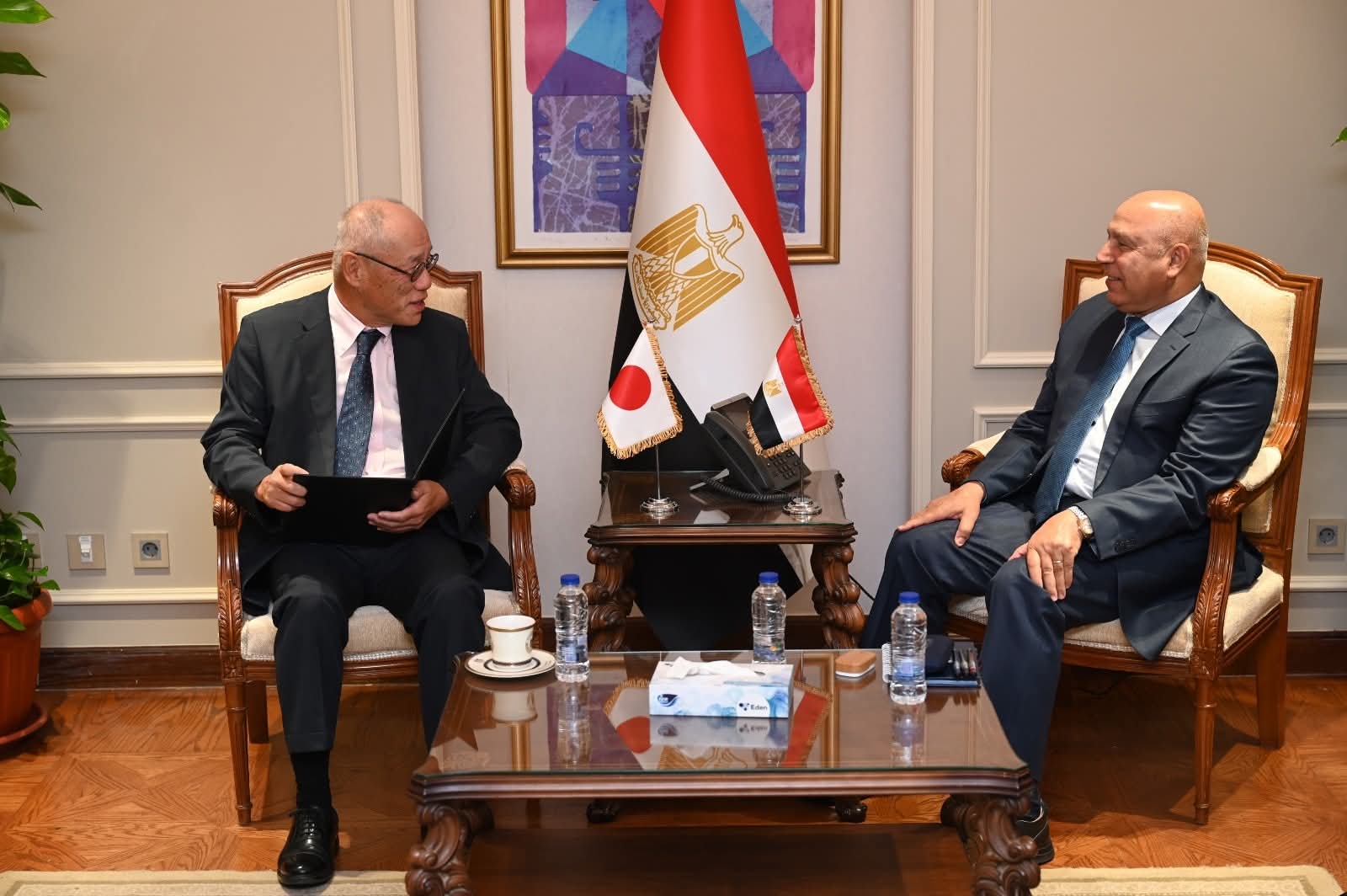 وزير الصناعة والنقل يستقبل السفير الياباني بالقاهرة لمتابعة الموقف التنفيذي