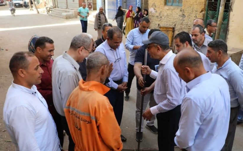 محافظ المنيا يصدر توجيهات بوقف عمل عمال النظافة خلال ساعات الذروة