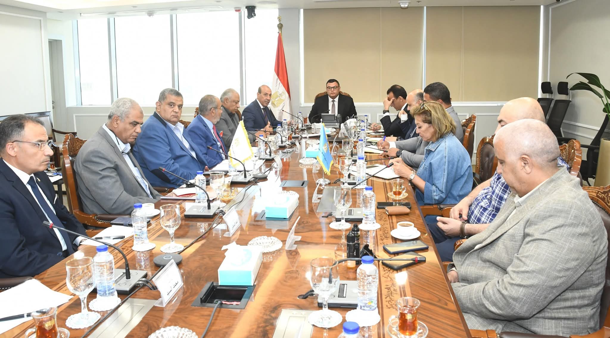 وزير الإسكان يعقد اجتماعاً مع الشركات المنفذة لمشروع حدائق تلال الفسطاط