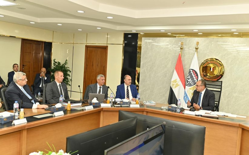 وزير قطاع الأعمال يترأس الجمعية العامة للقابضة للأدوية لاعتماد موازنة 2025