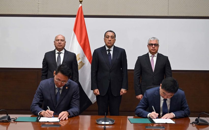 رئيس الوزراء يشهد توقيع عقد إنشاء مصنع مجموعة سايلون الصينية