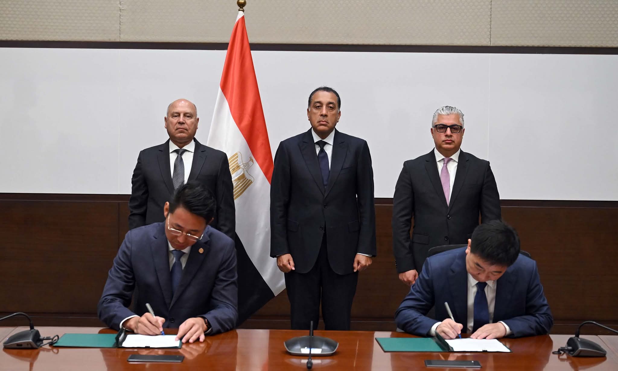 رئيس الوزراء يشهد توقيع عقد إنشاء مصنع مجموعة سايلون الصينية