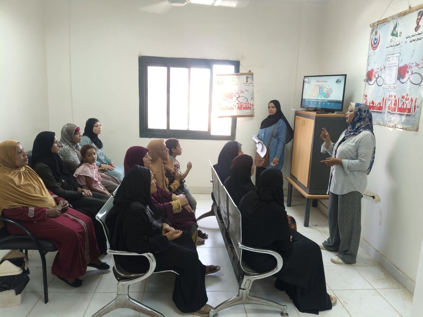 قافلة حياة كريمة الطبية تخدم أكثر من 1060 مواطنًا بقرية أسمنت في أبوقرقاص