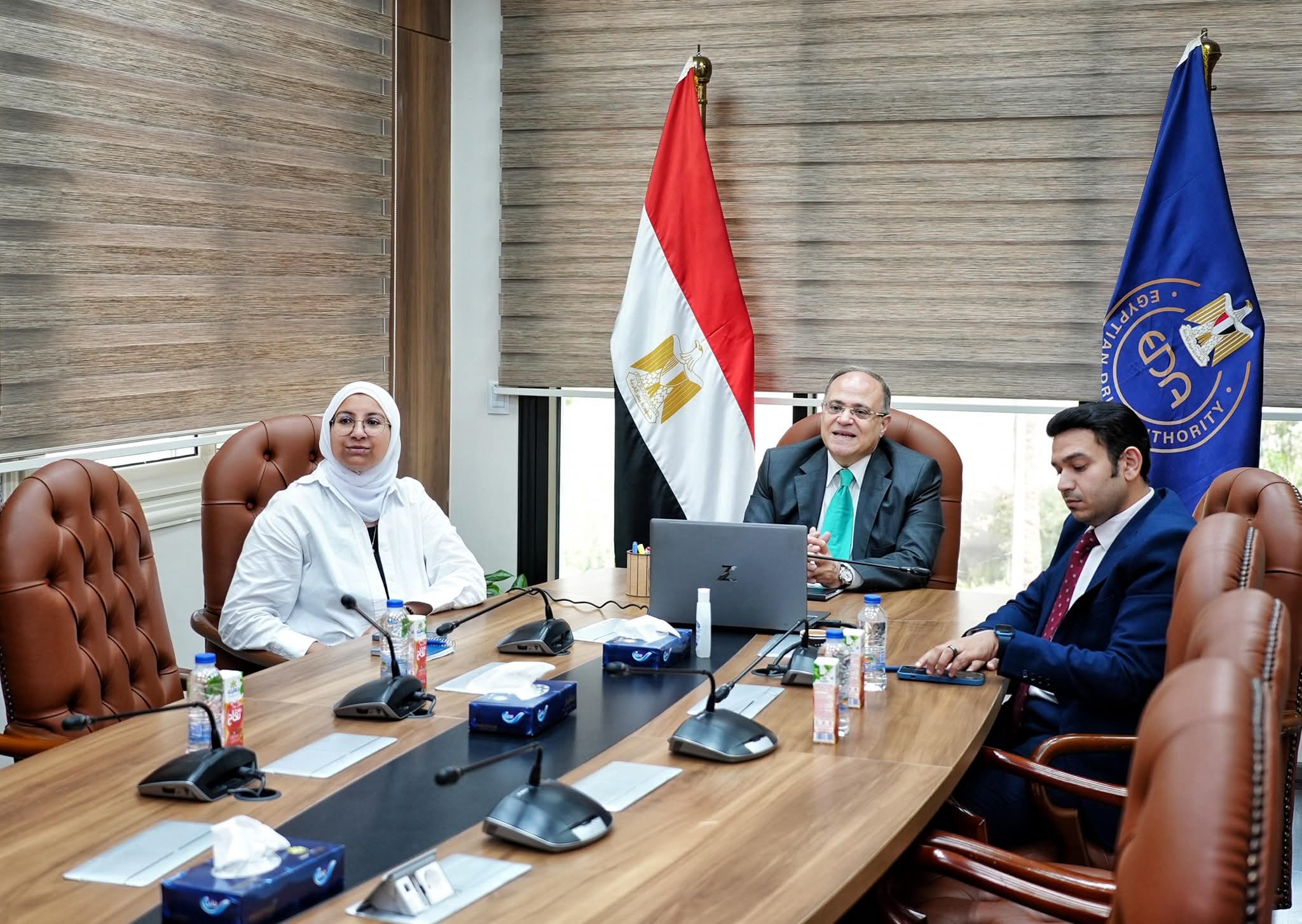 رئيس هيئة الدواء يبحث مع سفيري مصر سبل تعزيز التعاون المشترك