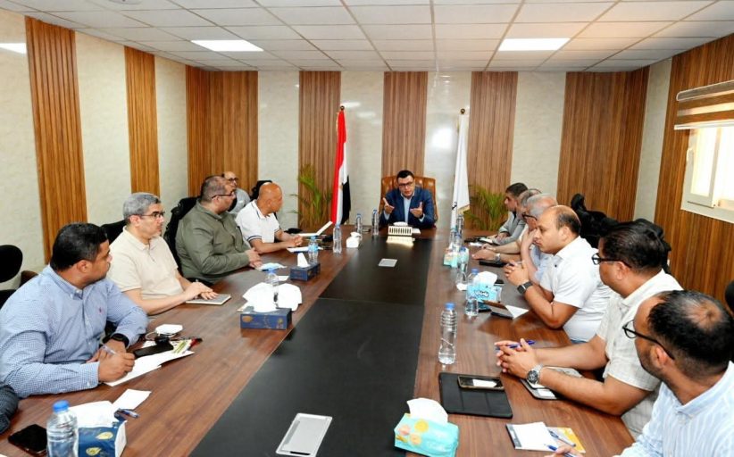 وزير الإسكان يتابع تنفيذ المشروعات التنموية بالساحل الشمالي الغربي