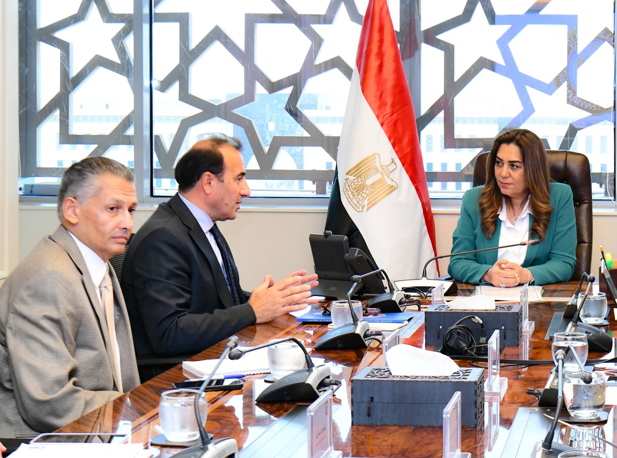 عوض تؤكد أهمية تعظيم الاستفادة من الشراكات الدولية وتسريع وتيرة تنفيذ المشروعات
