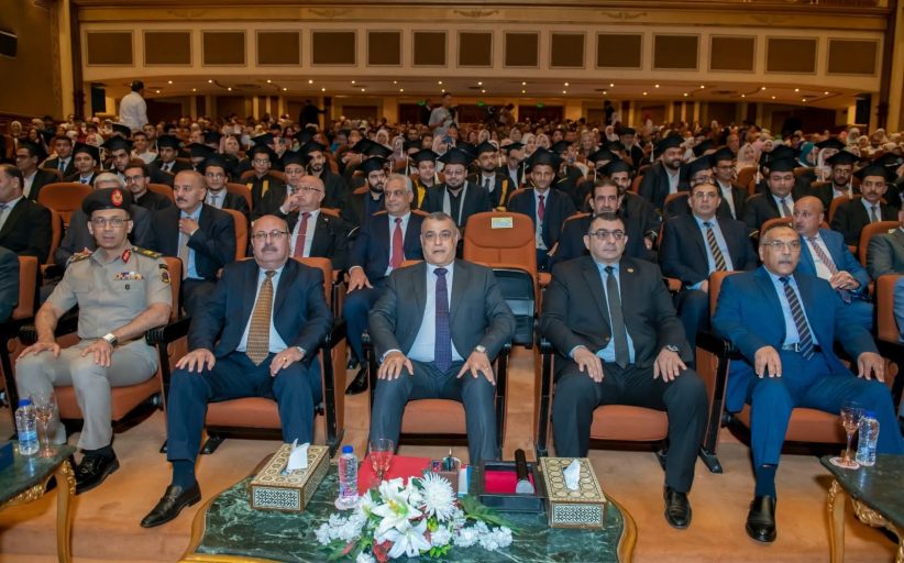 وزير الدولة للإنتاج الحربي يشهد حفل تخرج دفعة جديدة من الأكاديمية المصرية